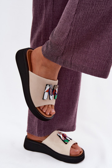 Pealhk naiste seemisnahksed sussid kaunistustega platvormiga Vinceza 66942 beeži värvi