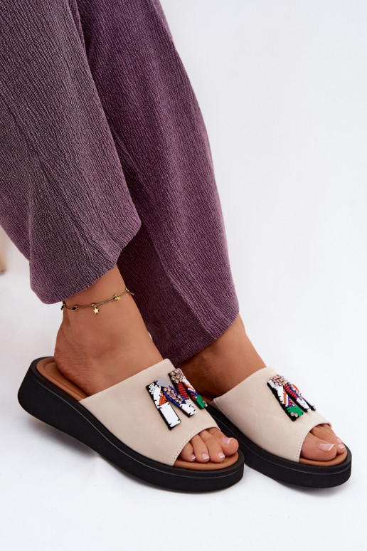 Pealhk naiste seemisnahksed sussid kaunistustega platvormiga Vinceza 66942 beeži värvi