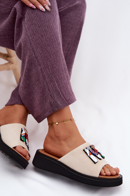 Pealhk naiste seemisnahksed sussid kaunistustega platvormiga Vinceza 66942 beeži värvi