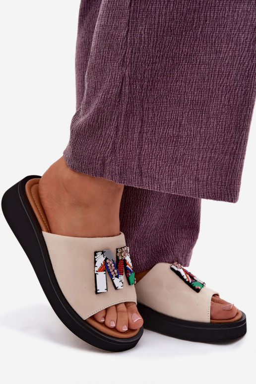 Pealhk naiste seemisnahksed sussid kaunistustega platvormiga Vinceza 66942 beeži värvi