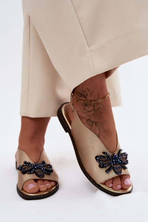 Läikivad Pealistesandaalid kaunistustega sileda tallaga Kuldset värvi Russona