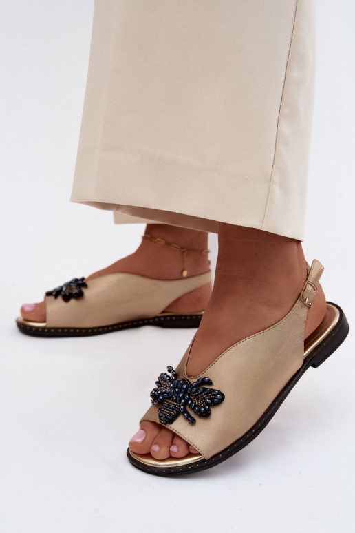 Läikivad Pealistesandaalid kaunistustega sileda tallaga Kuldset värvi Russona