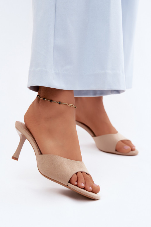 PlätudImitacji seemisnakhsedu kõrge jämeda kontsaga beeži värvi Melissea