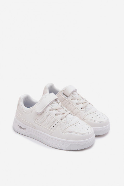 Sneakers tüüpi jalanõud Laste jalanõud krõpsudega kinnitatav valget värvi Neressa