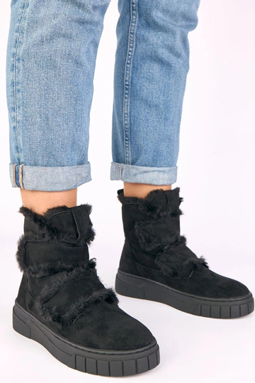 Mustad ankle boots, millel on klamber ja karusnahk Grace