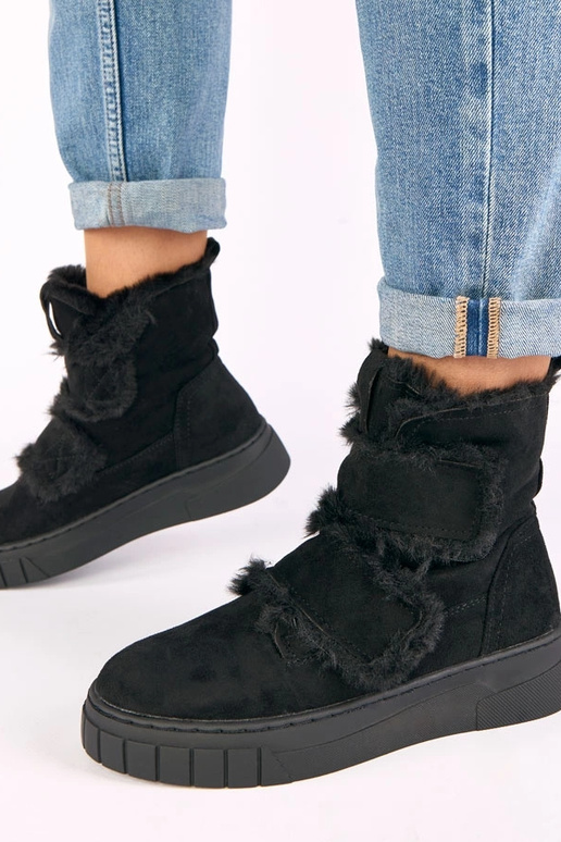 Mustad ankle boots, millel on klamber ja karusnahk Grace