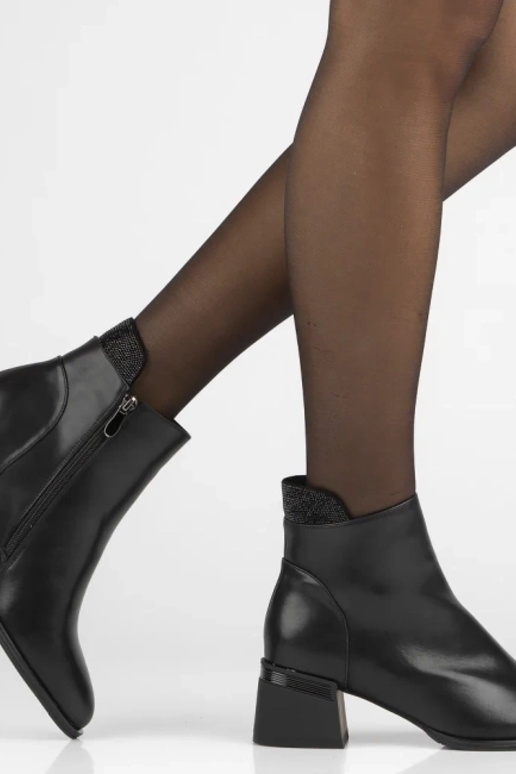 Mustad ankle boots looduslikust nahast kontsaga ja rhinestones Jean