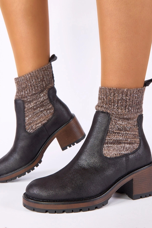 Mustad ankle boots plokk-kontsaga sokitüüpi varrukaga Lisa