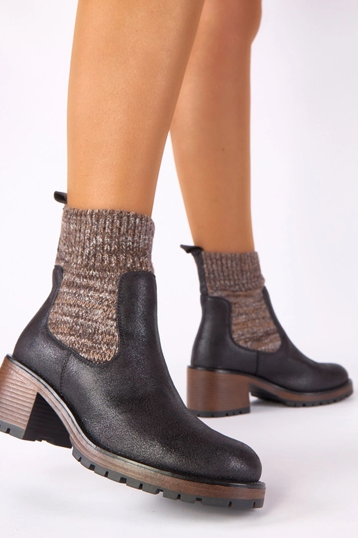 Mustad ankle boots plokk-kontsaga sokitüüpi varrukaga Lisa