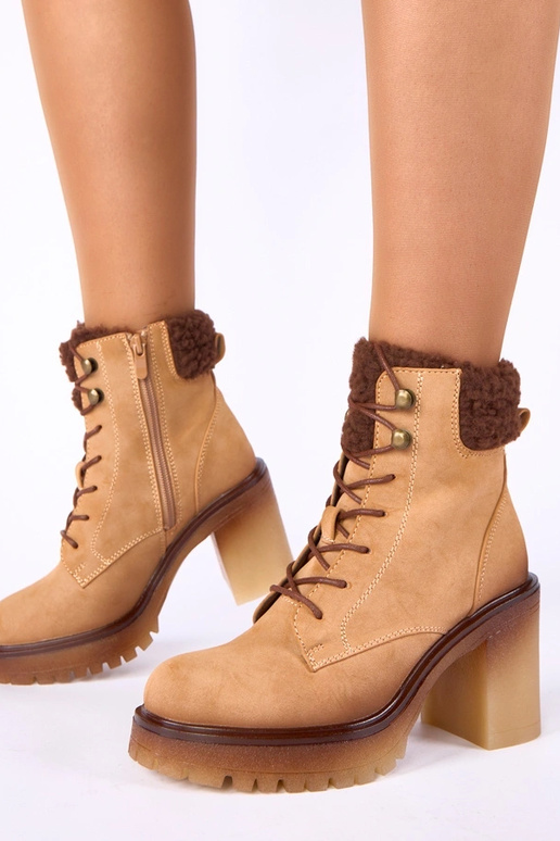 Liivakarva ankle boots plokk-kontsaga karvaga varrukaga Alona