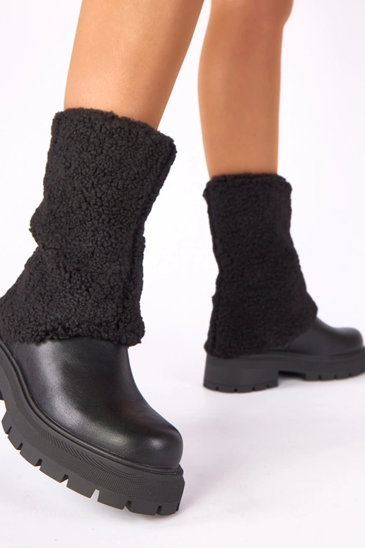 Mustad ankle boots koos volditud kangast varrukaga Darlene
