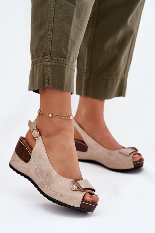 Liiva ja kuldse värvi kerged platvormsandlid Comfort Shoes Efravia