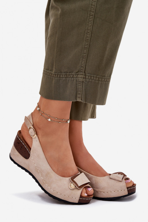 Liiva ja kuldse värvi kerged platvormsandlid Comfort Shoes Efravia