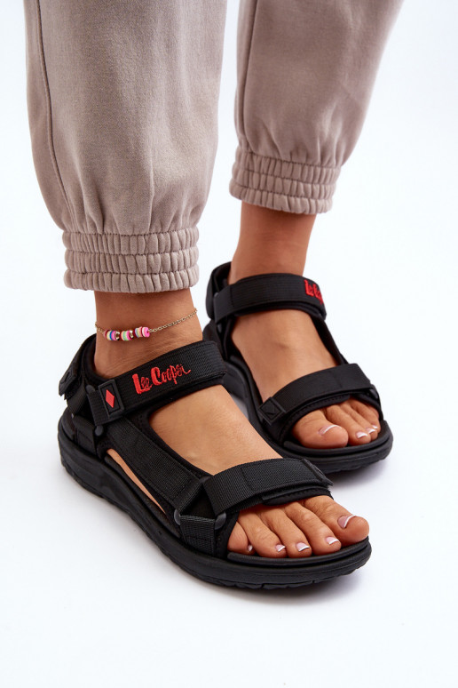 Naiste sandaalid kleepuvate kinnitustega mustad Lee Cooper LCIN-26-34-4423L
