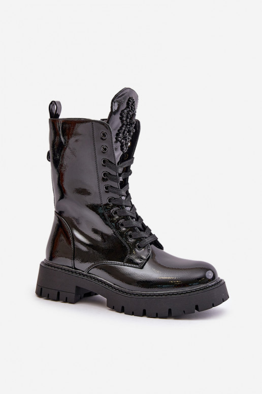 Mustad töö ankle saapad ornamentidega ja lakiefektiga Kelilea