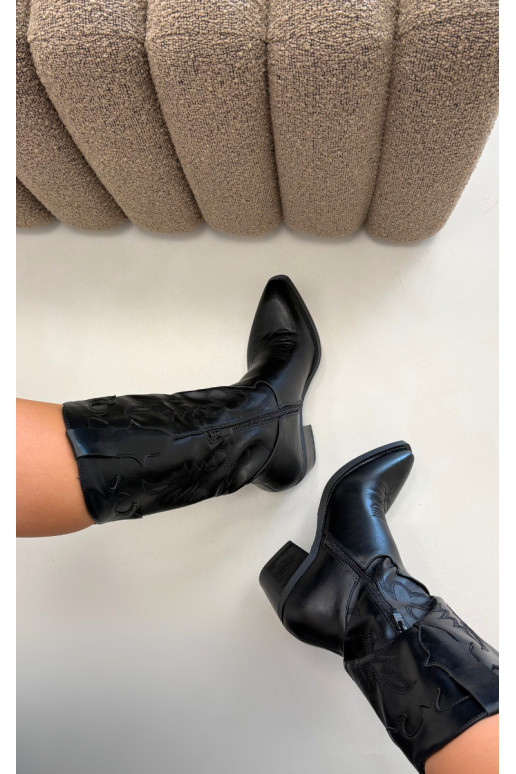 Knee-high cowboy-stiilis saapad kontsadega mustast kunstnahast Jarissa