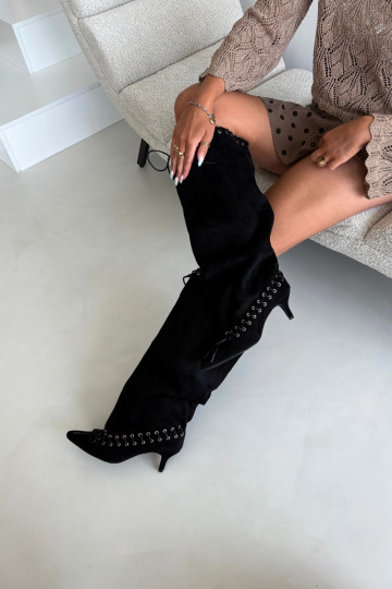 Pikad zboots keskmise konts kunstsuede dekoratiivsete paeltega musta värvi Juletta 2