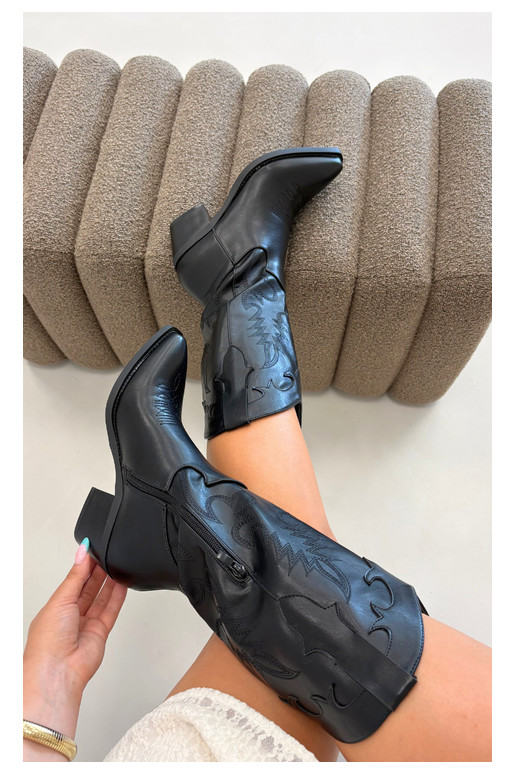 Knee-high cowboy-stiilis saapad kontsadega mustast kunstnahast Jarissa