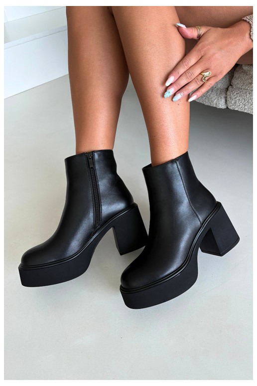 Isolatsiooniga ankle saapad kontsaga ja platvormiga mustas värvis Lurela
