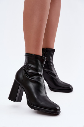 Naiste ankle boots kunstnahk'ist kontsadega musta värvi Karvella