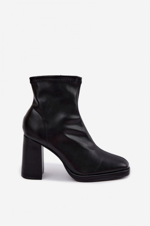 Naiste ankle boots kunstnahk'ist kontsadega musta värvi Karvella