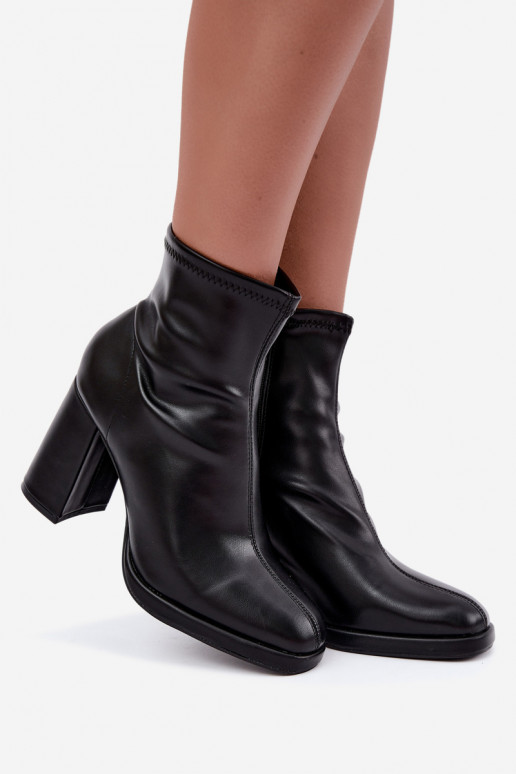 Naiste ankle boots kunstnahk'ist kontsadega musta värvi Karvella