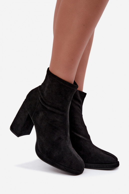 Naiste ankle boots kunstsuede'ist kontsadega musta värvi Karvella