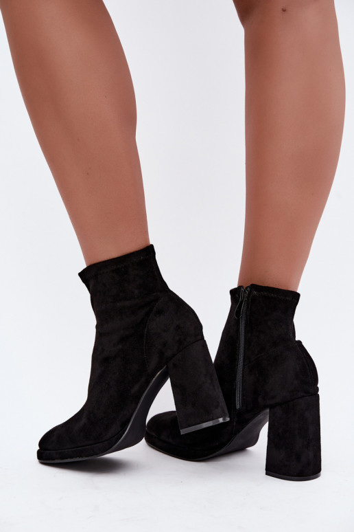 Naiste ankle boots kunstsuede'ist kontsadega musta värvi Karvella
