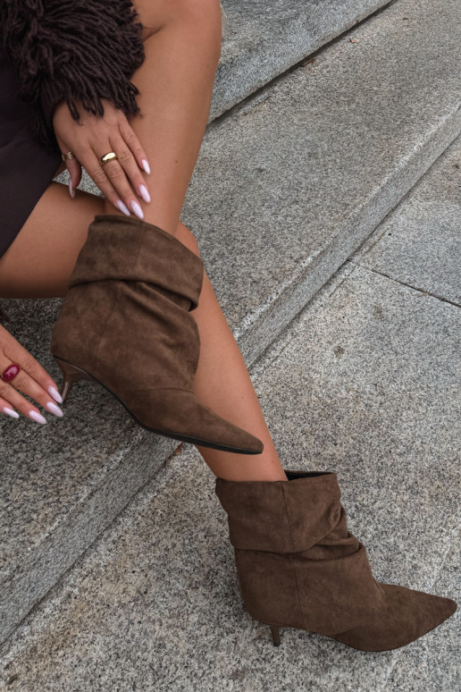 Khaki slip-on ankle saapad kontsaga Loralia
