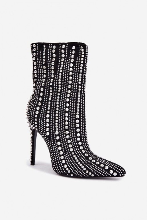 Soojad ankle boots õhukeste kontsadega, kaunistatud naeltega, must Delva