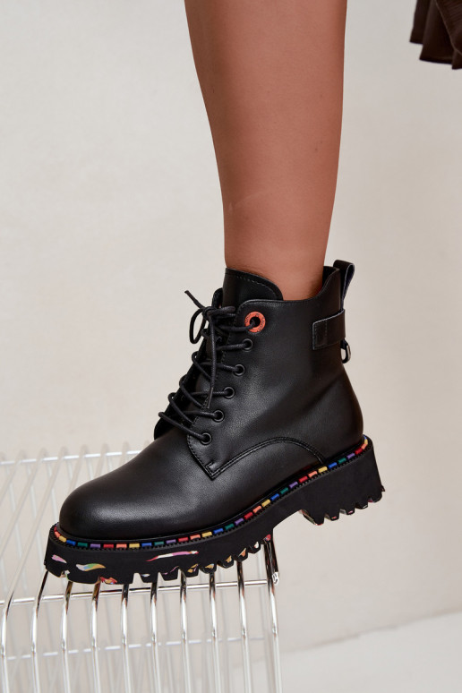 Kunstnahast tööde ankle boots Artiker musta värviga