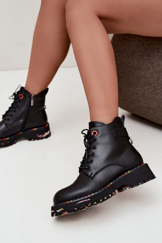 Kunstnahast tööde ankle boots Artiker musta värviga