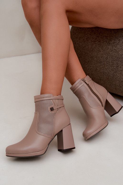 Kunstnahast soojaid ankle boots kontsaga sandi värviga