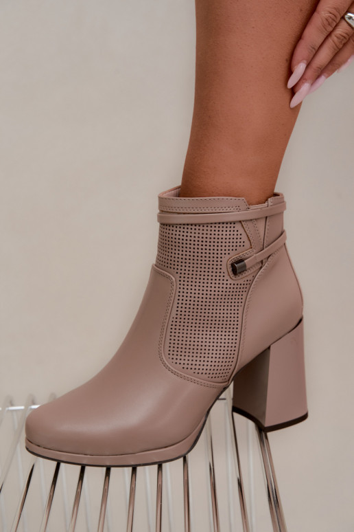 Kunstnahast soojaid ankle boots kontsaga sandi värviga