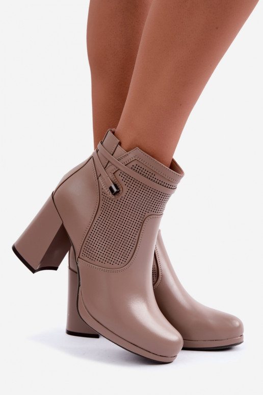 Kunstnahast soojaid ankle boots kontsaga sandi värviga