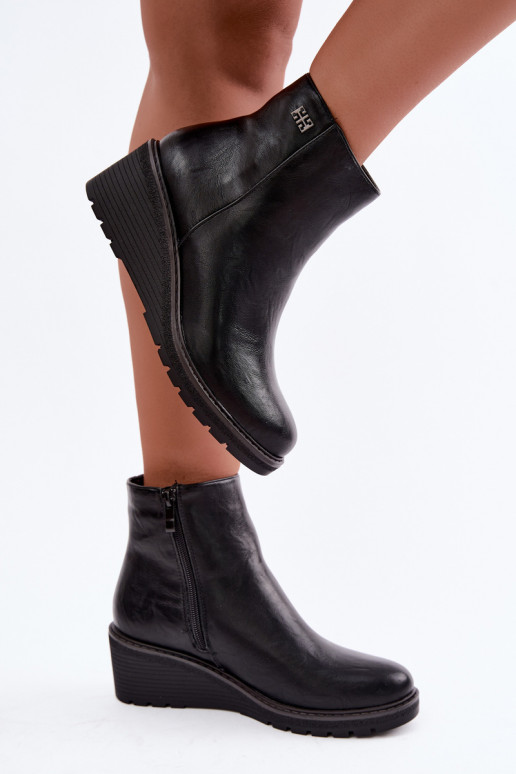 Soojad mustad ankle boots platvormiga Larisae