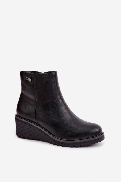 Soojad mustad ankle boots platvormiga Larisae