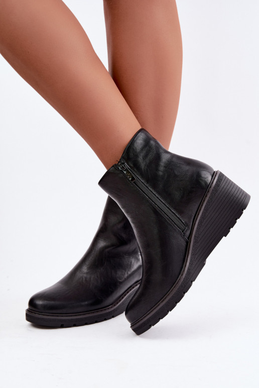 Soojad mustad ankle boots platvormiga Larisae