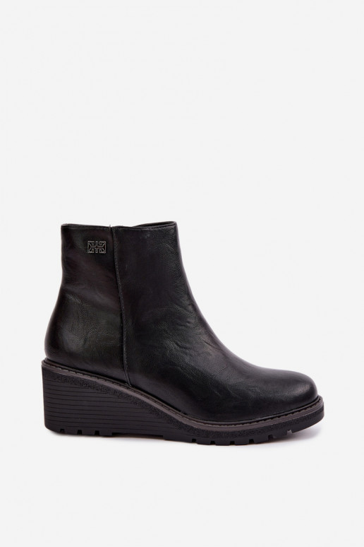 Soojad mustad ankle boots platvormiga Larisae