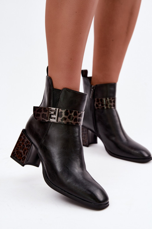Naise soojaid ankle boots dekoratiivsete rihmadega Artiker 57C0008 mustas värvuses