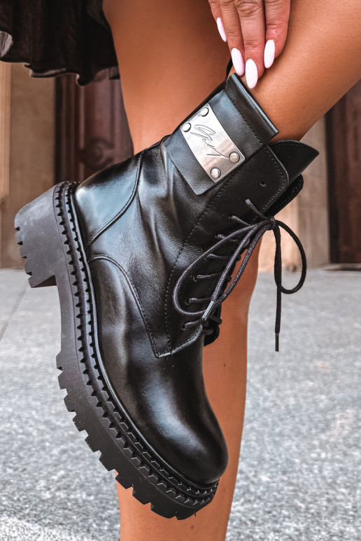 Naise soojaid ankle boots dekoratiivsete detailidega Zazoo 60574 mustas värvuses
