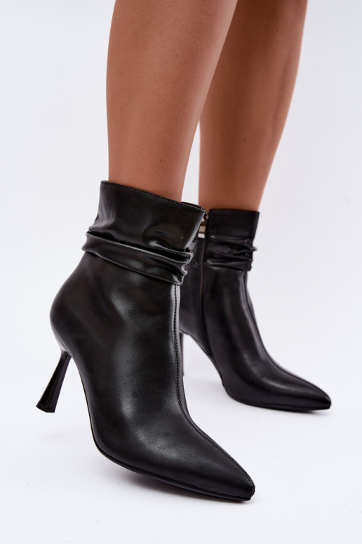 ankle boots õhukeste kontsadega soojustatud volangidega D&A JC62-1070 mustas värv