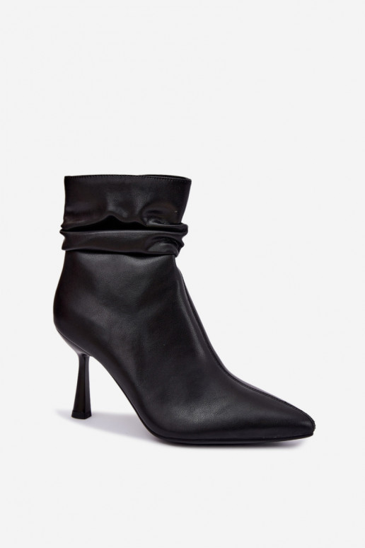 ankle boots õhukeste kontsadega soojustatud volangidega D&A JC62-1070 mustas värv