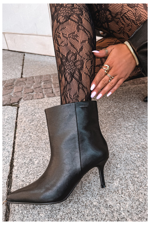 Ankle boots õhukeste kontsade ja soojustusega, slip-on Big Star UU274494 must