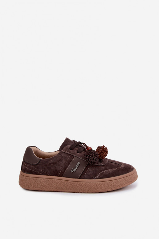 Kunstsuede spordijalatsid karvade pom-pomidega Vinceza 79682 šokolaadi