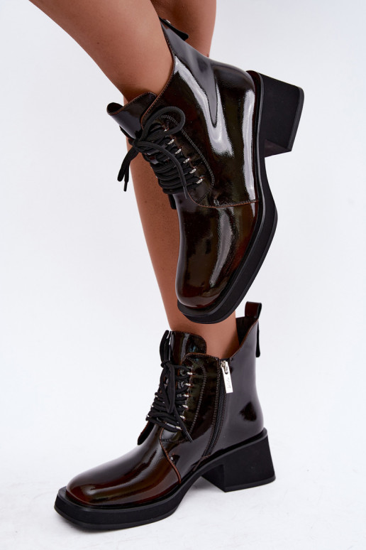 Tehisnaha soojendusega ankle boots lakiefektiga Klocke GOE UU2N4128 tumepruun
