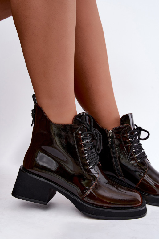 Tehisnaha soojendusega ankle boots lakiefektiga Klocke GOE UU2N4128 tumepruun