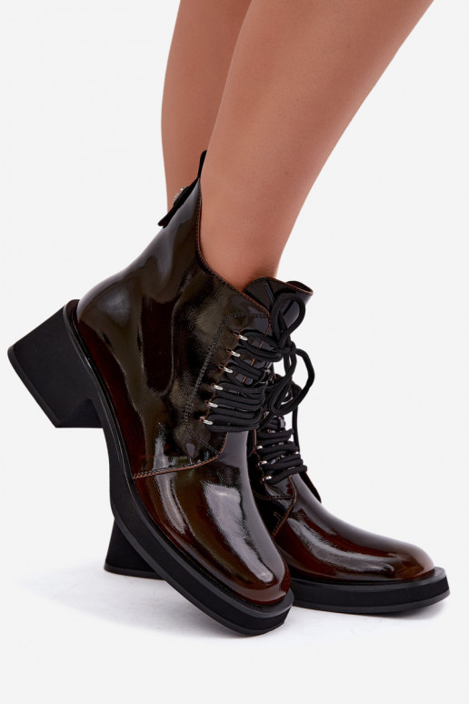 Tehisnaha soojendusega ankle boots lakiefektiga Klocke GOE UU2N4128 tumepruun