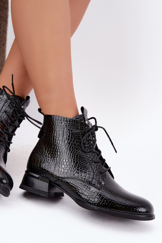 Läikivad ankle boots reljeefsega isoleeritud mustas värvuses Vinceza 58659