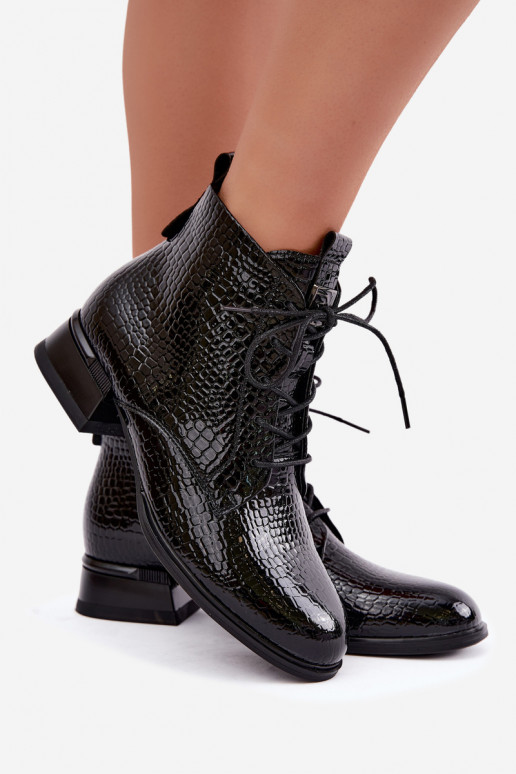 Läikivad ankle boots reljeefsega isoleeritud mustas värvuses Vinceza 58659